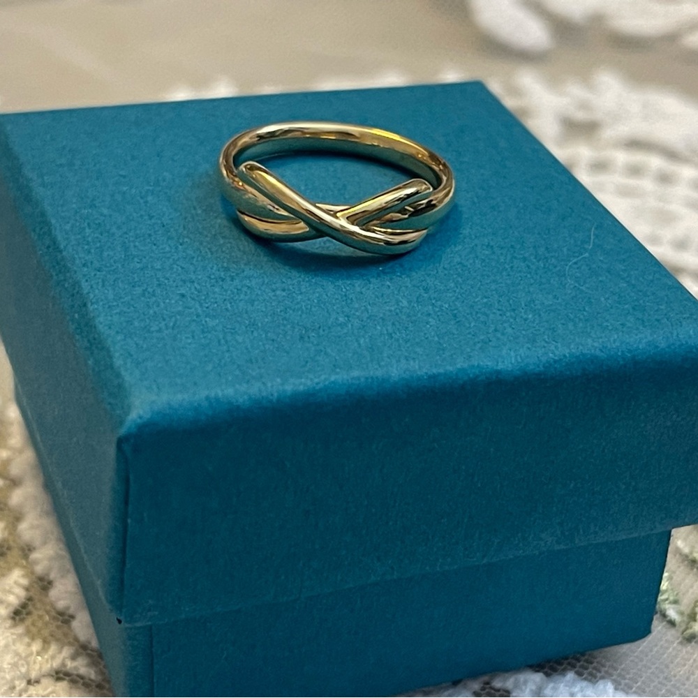 Tiffany 18k gold infinity ring